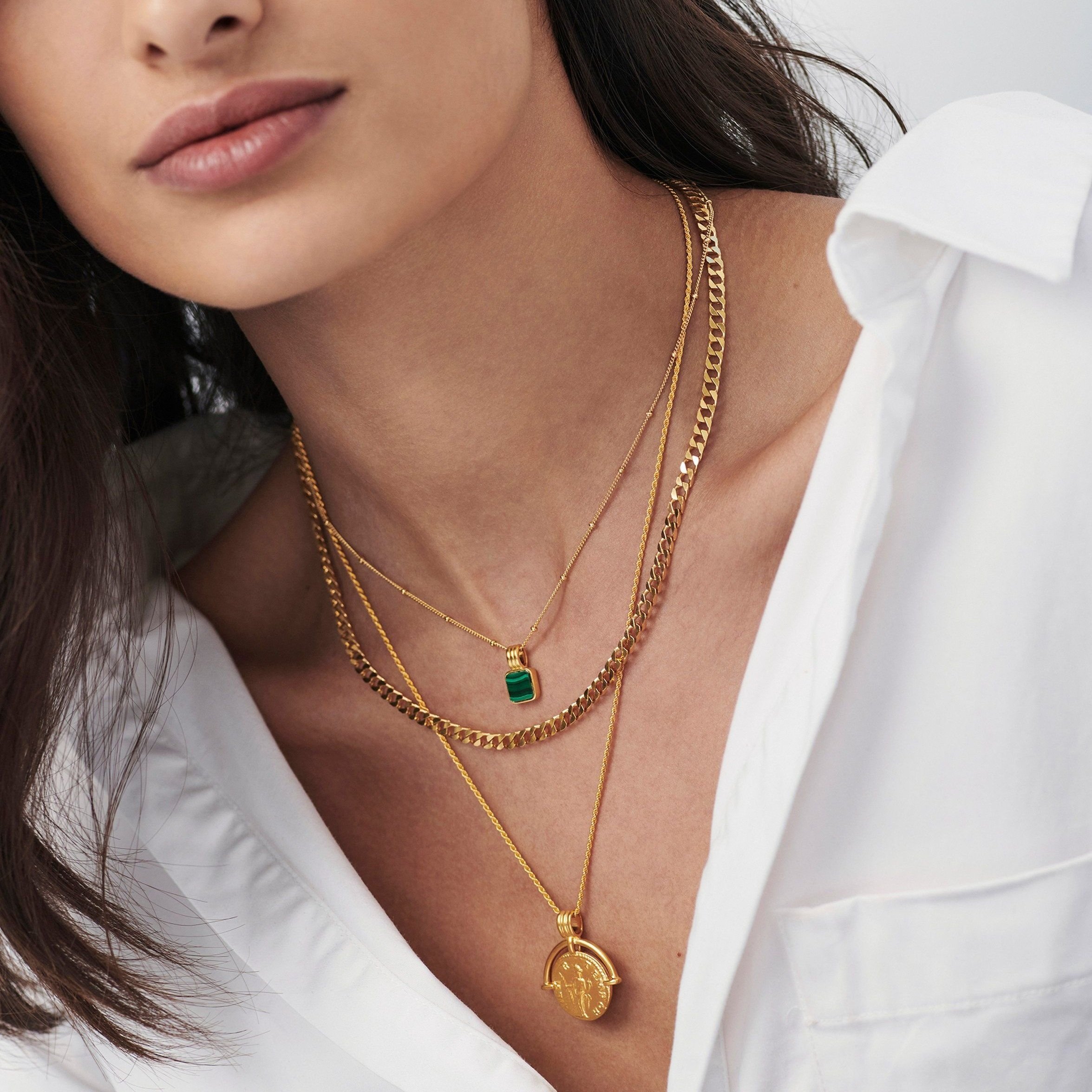 How to enhance your overall outfit through accessories？